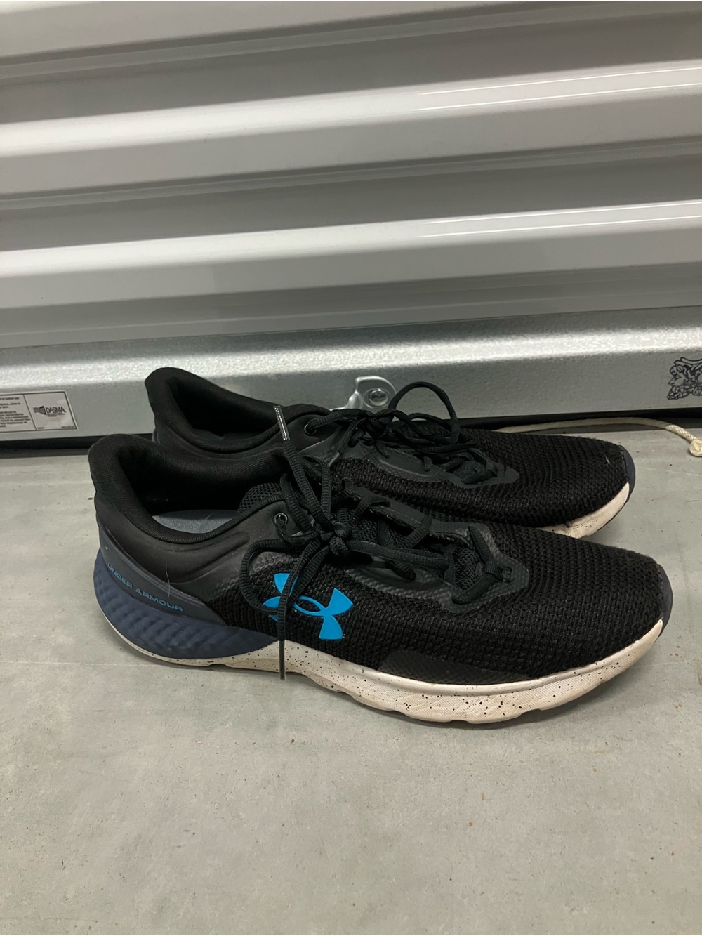 Under Armour Men's Charged Escape 4 Running Shoes Sneakers Sz 13 Black Blue